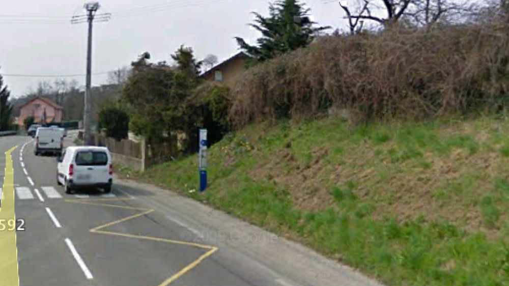 Arr&ecirc;t de bus &agrave; Voiron (photo Google Maps)