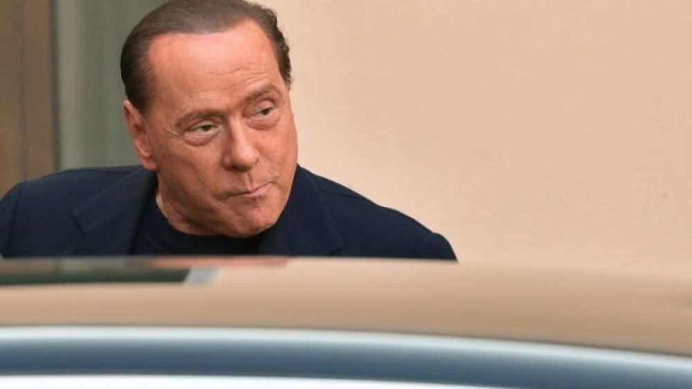 Silvio Berlusconi se rend &agrave; sa premi&egrave;re journ&eacute;e aupr&egrave;s des malades d&#039;Alzheimer