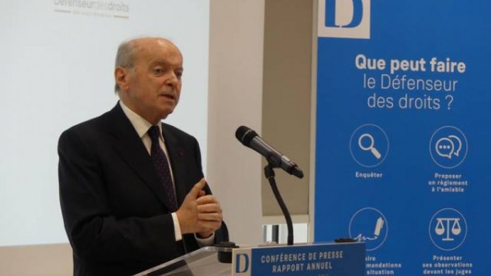 Jacques Toubon lors de la pr&eacute;sentation du rapport annuel du D&eacute;fenseur des droits