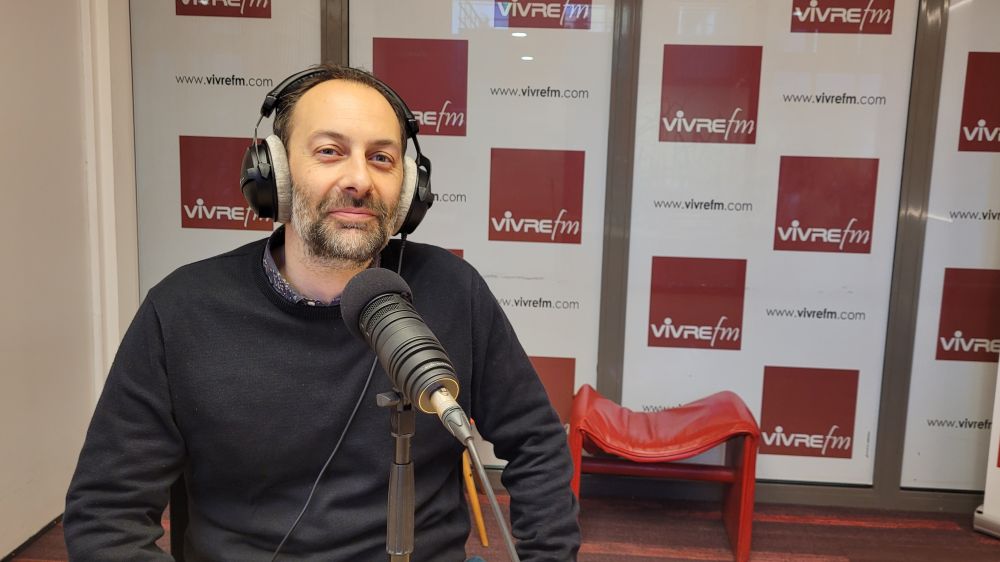 Vivre FM L invité e du 7 9 Benjamin Mathieu lance le Moment média