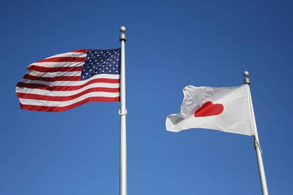 Drapeaux américain et japonais