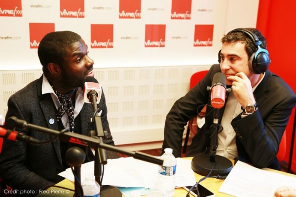 Désiré, à gauche, et le journaliste Fabrice Collaro