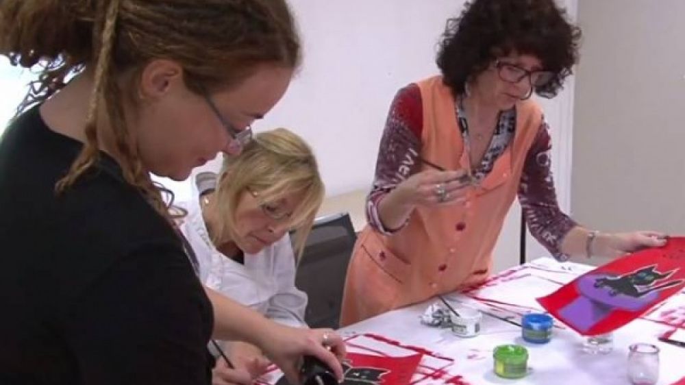 Un atelier peinture en langue des signes aux Abattoirs de Toulouse